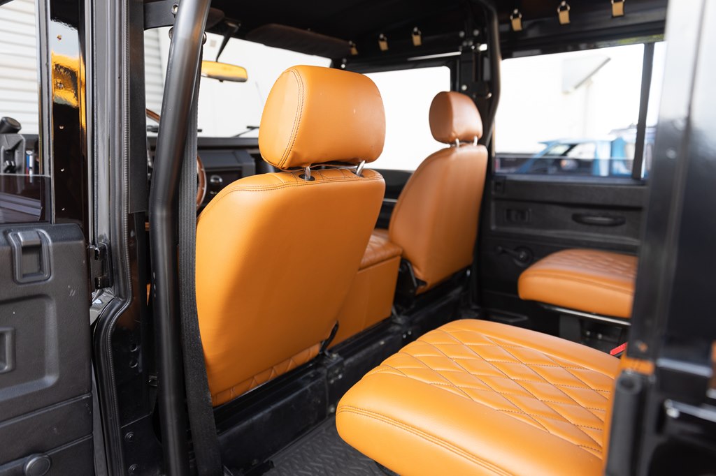 Photo 86 of this LAND ROVER DEFENDER 110