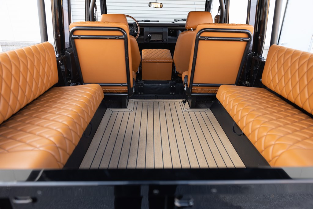 Photo 8 of this LAND ROVER DEFENDER 110