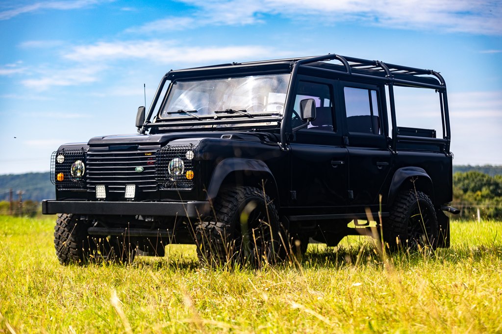 Photo 35 of this LAND ROVER DEFENDER 110