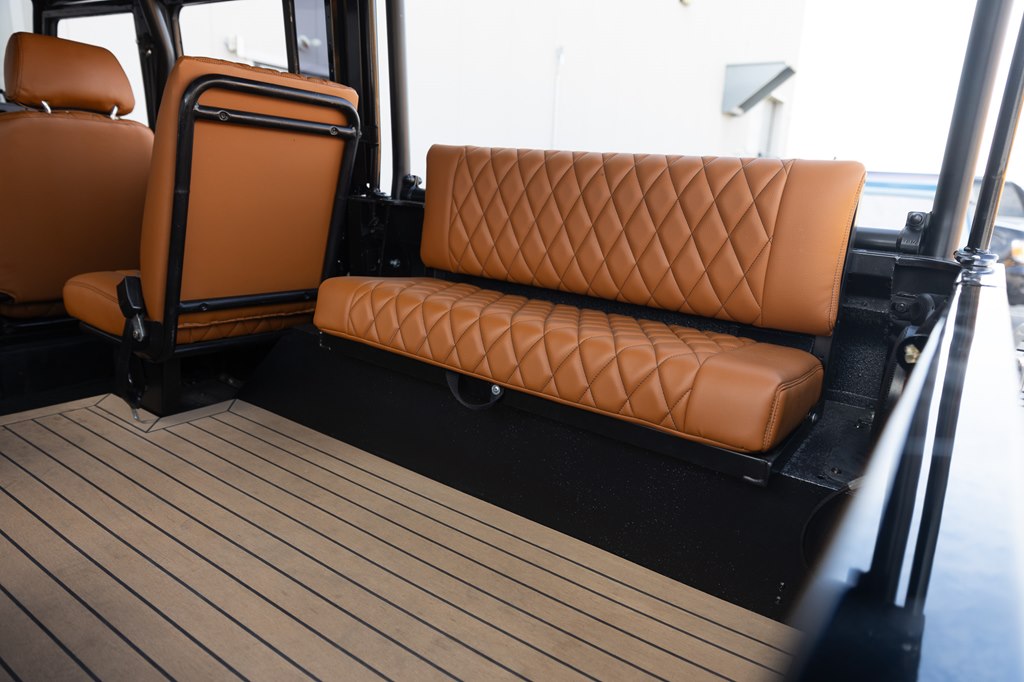 Photo 84 of this LAND ROVER DEFENDER 110