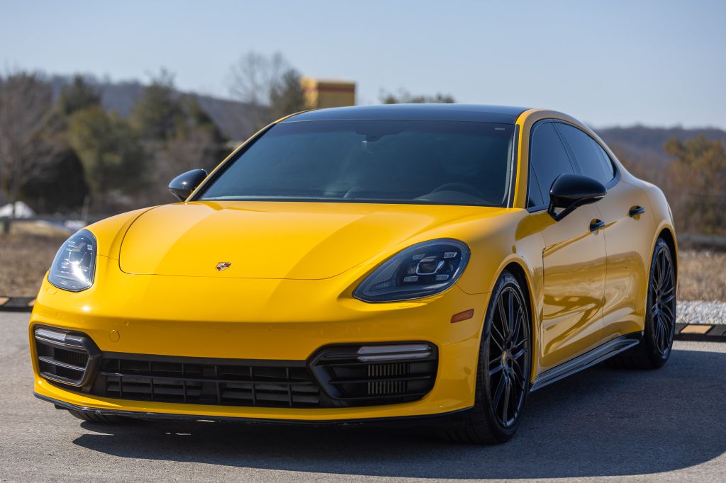 Photo 8 of this PORSCHE PANAMERA