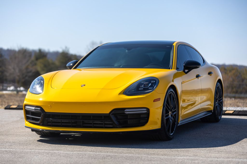 Photo 9 of this PORSCHE PANAMERA