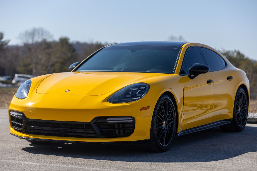 Photo 10 of this PORSCHE PANAMERA