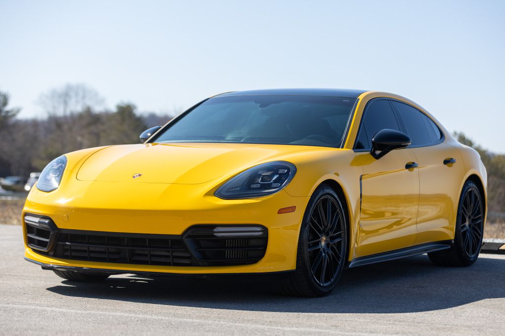 Photo 11 of this PORSCHE PANAMERA