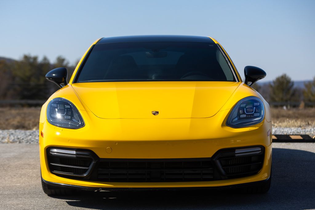 Photo 19 of this PORSCHE PANAMERA