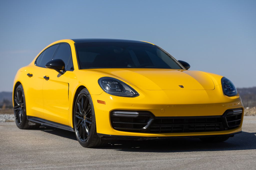 Photo 22 of this PORSCHE PANAMERA