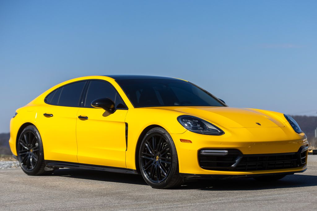Photo 23 of this PORSCHE PANAMERA