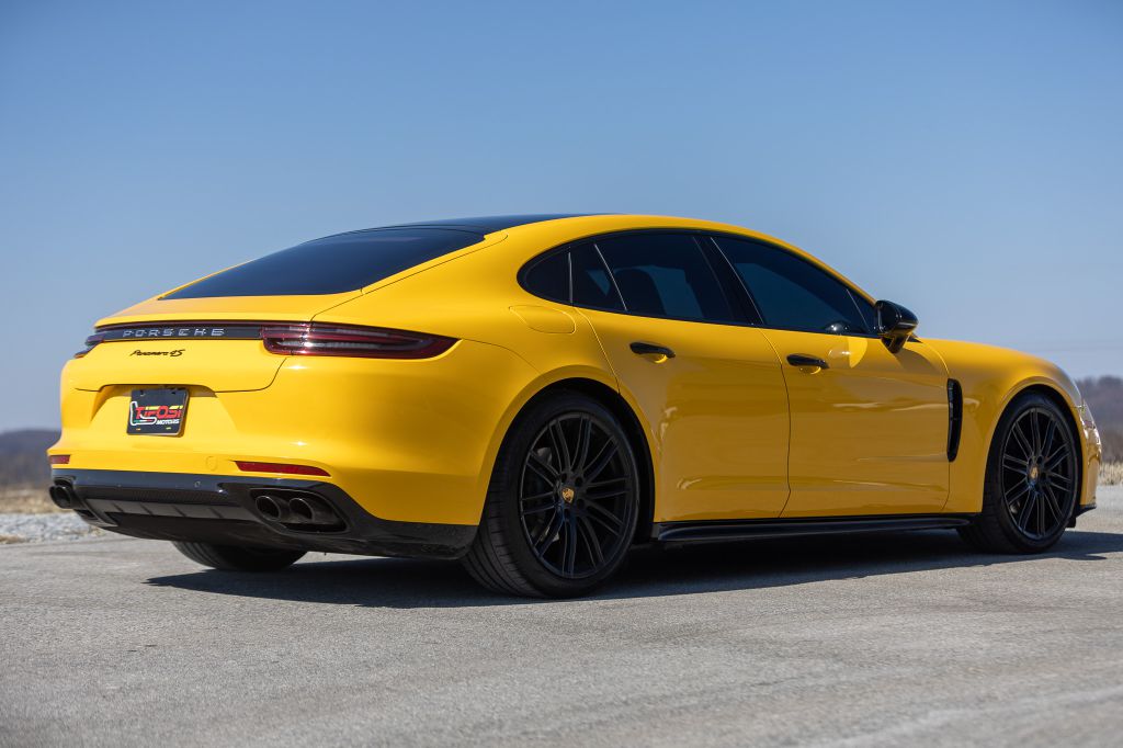 Photo 24 of this PORSCHE PANAMERA