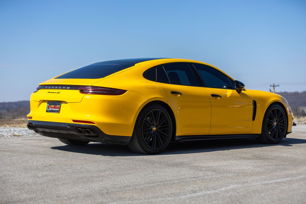 Photo 25 of this PORSCHE PANAMERA
