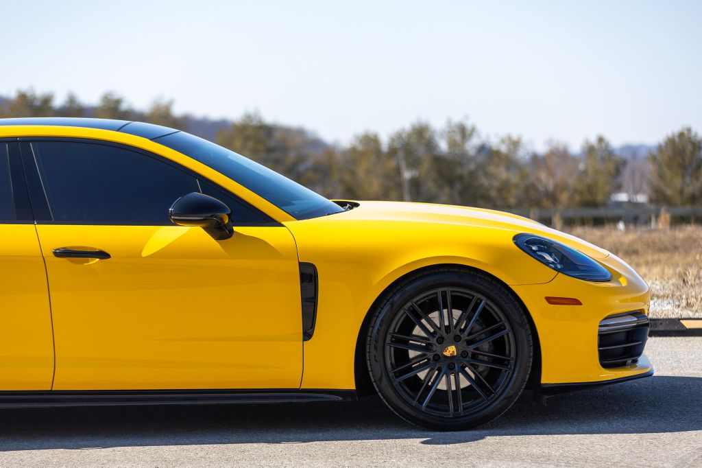 Photo 30 of this PORSCHE PANAMERA