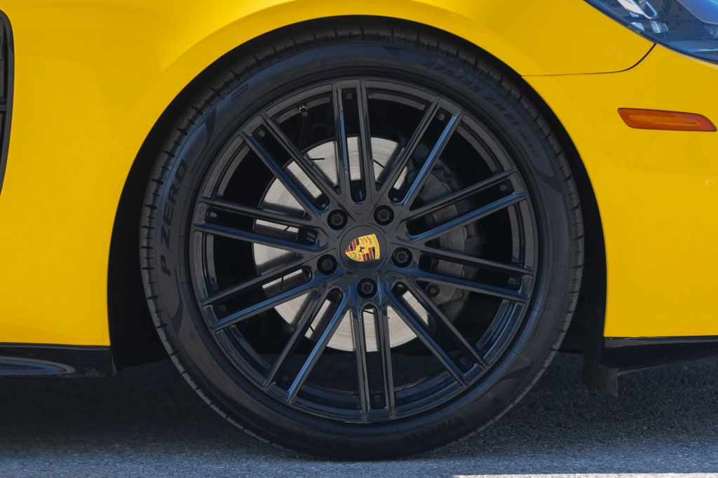 Photo 31 of this PORSCHE PANAMERA