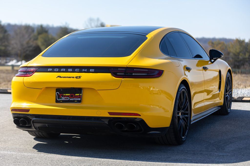 Photo 34 of this PORSCHE PANAMERA
