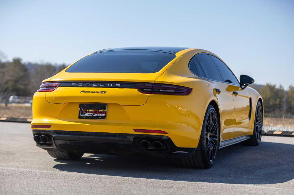 Photo 35 of this PORSCHE PANAMERA