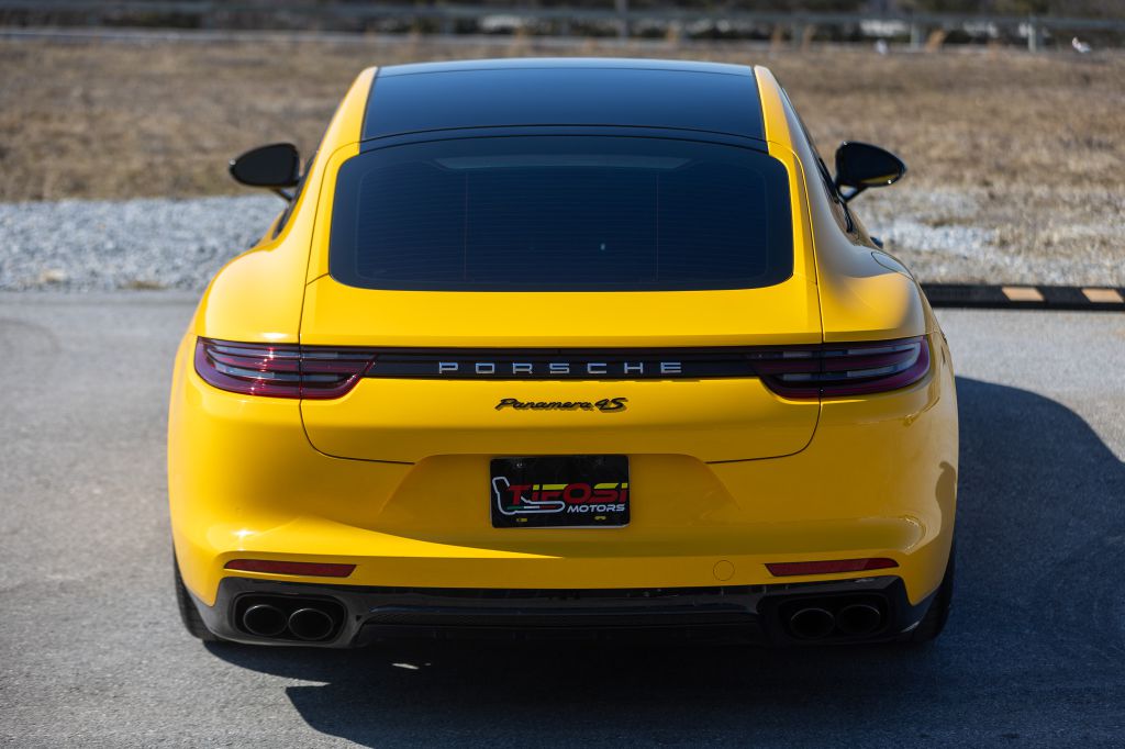 Photo 36 of this PORSCHE PANAMERA