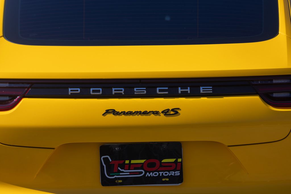Photo 38 of this PORSCHE PANAMERA
