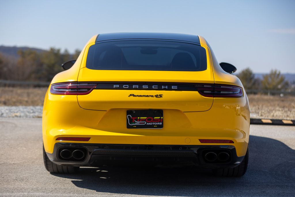Photo 40 of this PORSCHE PANAMERA