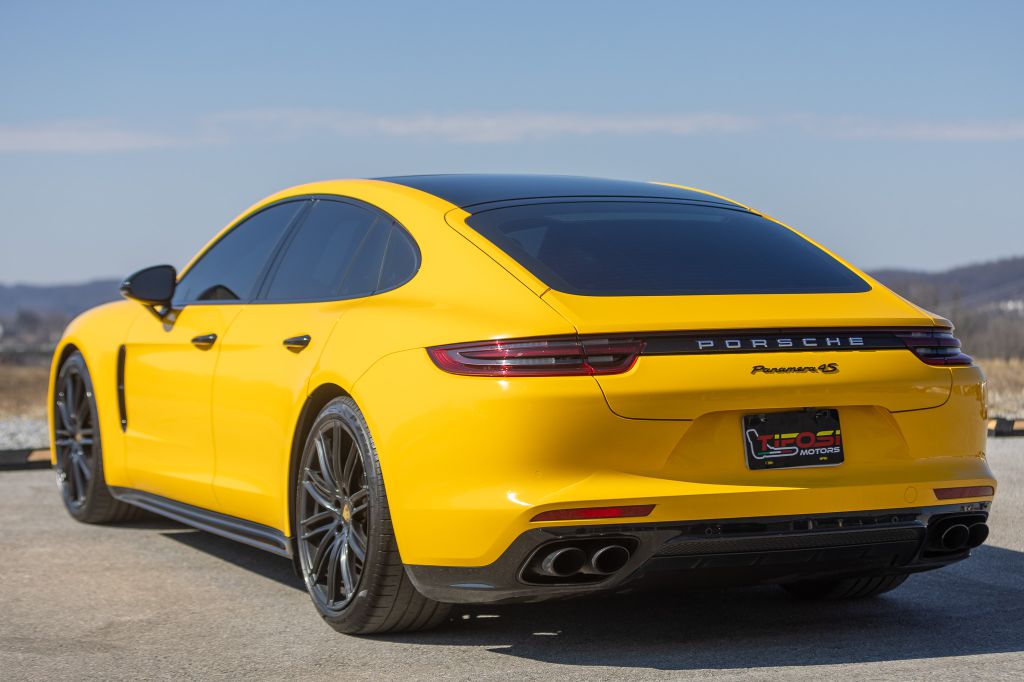 Photo 41 of this PORSCHE PANAMERA