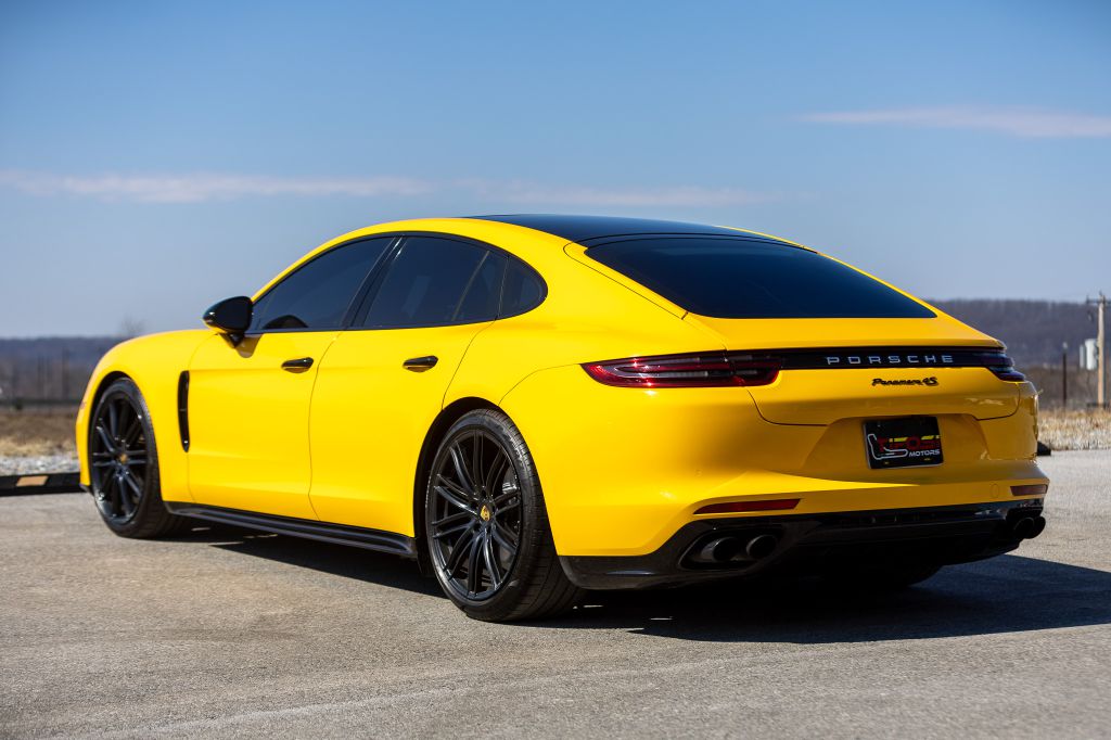 Photo 43 of this PORSCHE PANAMERA
