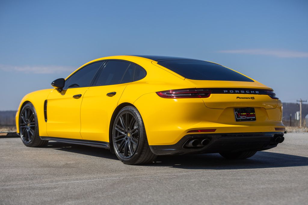 Photo 44 of this PORSCHE PANAMERA