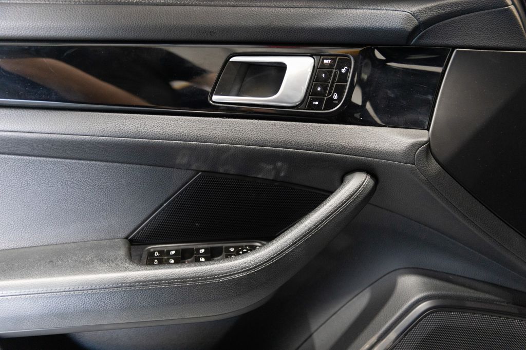 Photo 48 of this PORSCHE PANAMERA