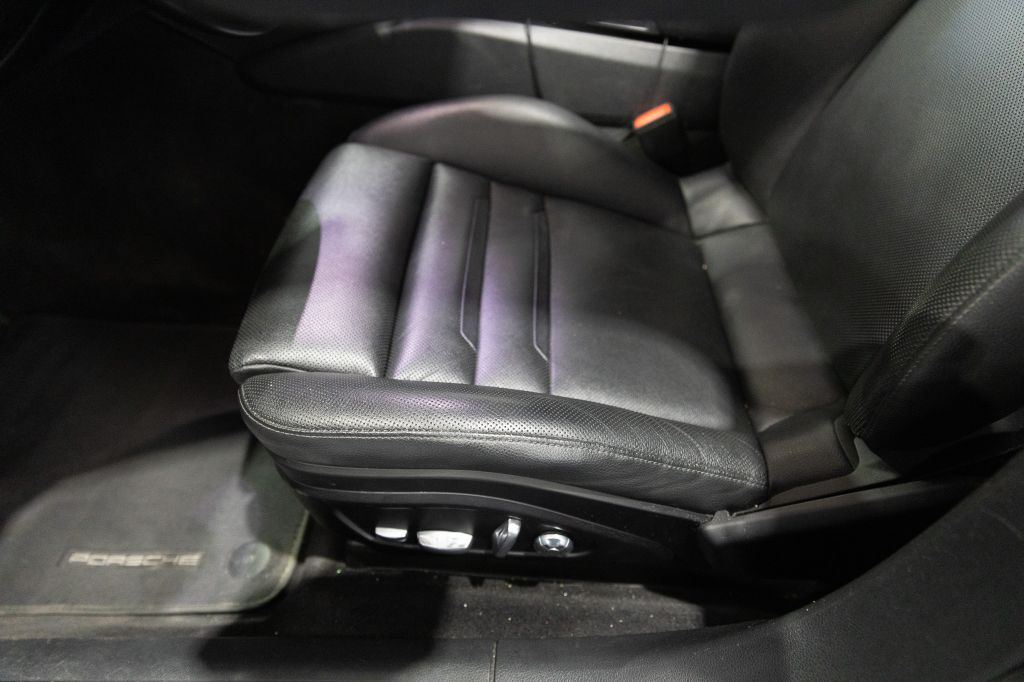 Photo 52 of this PORSCHE PANAMERA