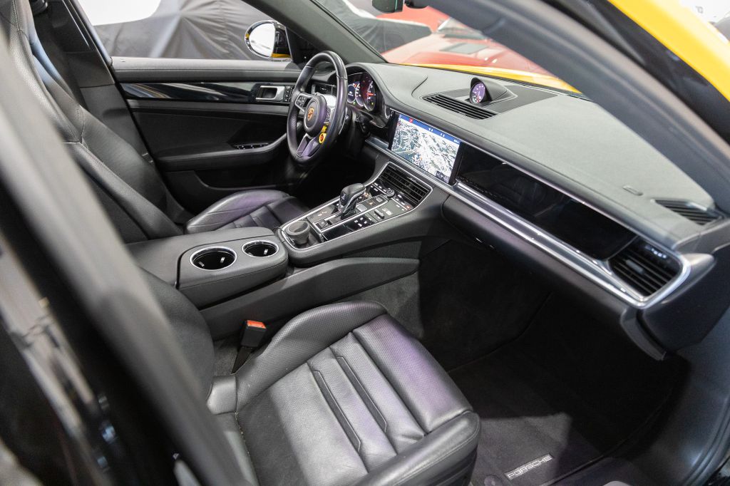 Photo 60 of this PORSCHE PANAMERA