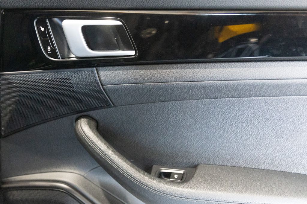 Photo 65 of this PORSCHE PANAMERA