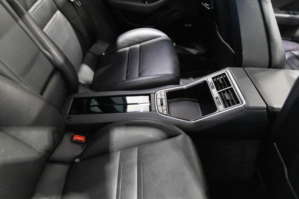 Photo 68 of this PORSCHE PANAMERA
