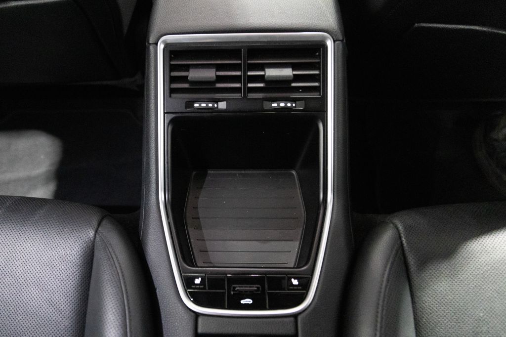 Photo 69 of this PORSCHE PANAMERA