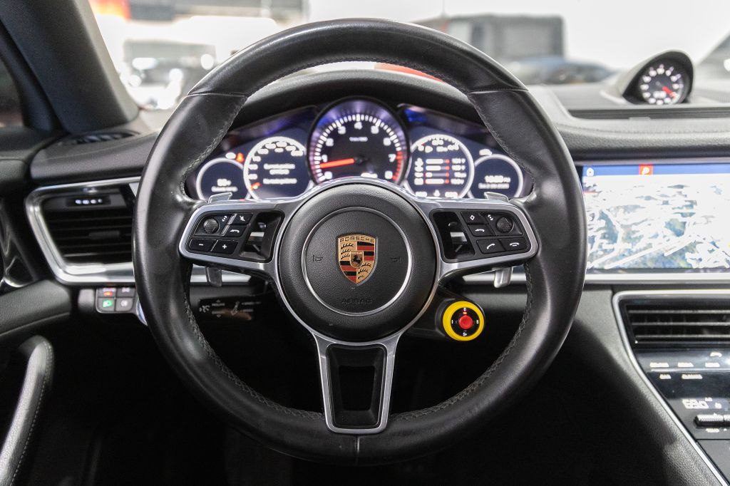 Photo 71 of this PORSCHE PANAMERA