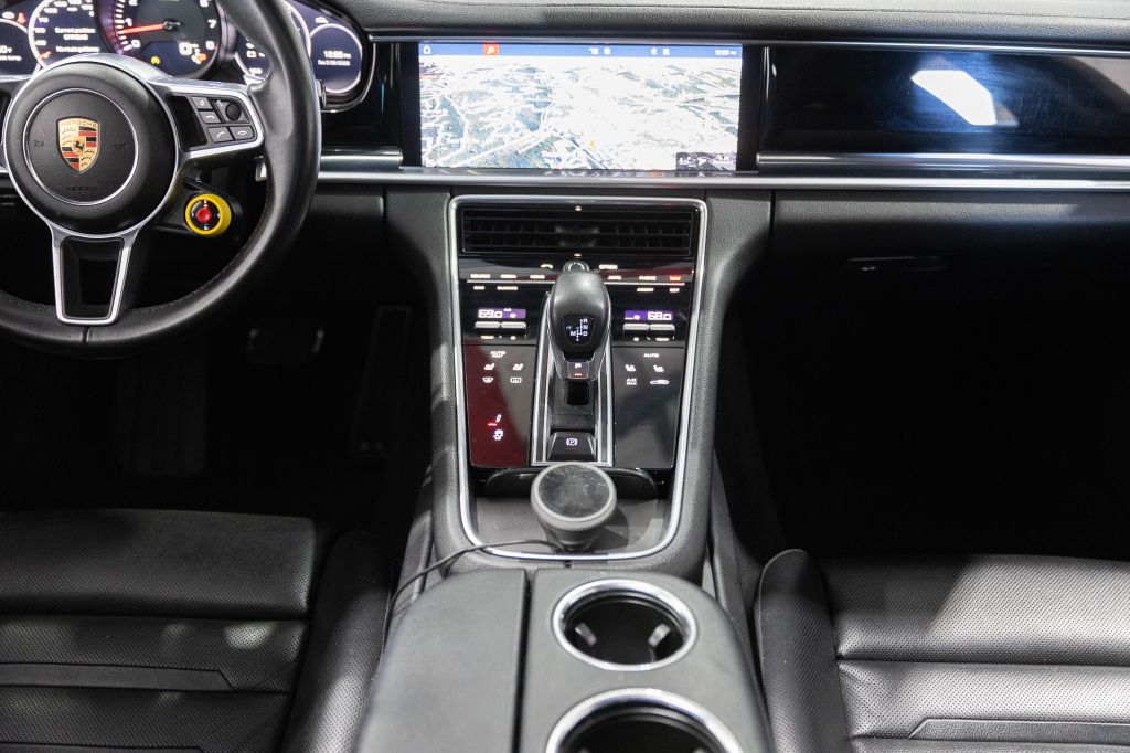 Photo 74 of this PORSCHE PANAMERA