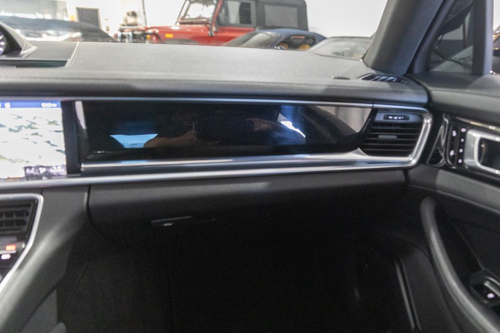 Photo 75 of this PORSCHE PANAMERA