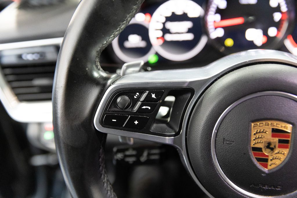 Photo 80 of this PORSCHE PANAMERA