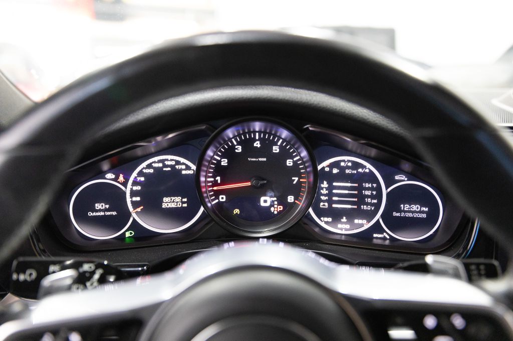 Photo 86 of this PORSCHE PANAMERA
