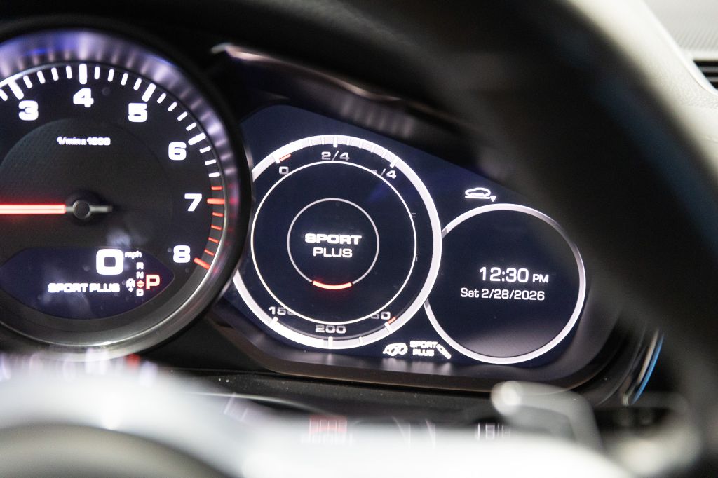 Photo 90 of this PORSCHE PANAMERA