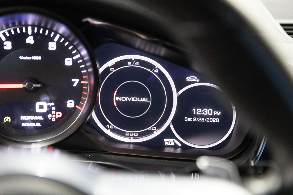 Photo 91 of this PORSCHE PANAMERA