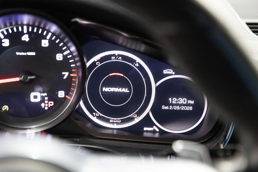 Photo 92 of this PORSCHE PANAMERA