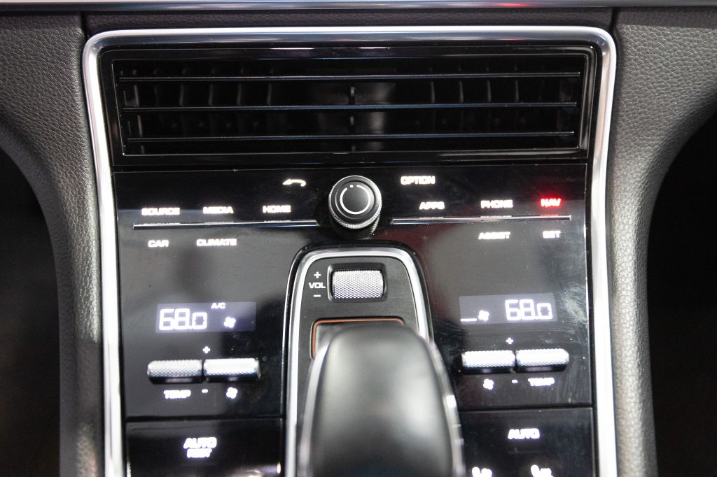 Photo 101 of this PORSCHE PANAMERA
