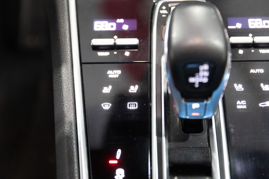Photo 102 of this PORSCHE PANAMERA