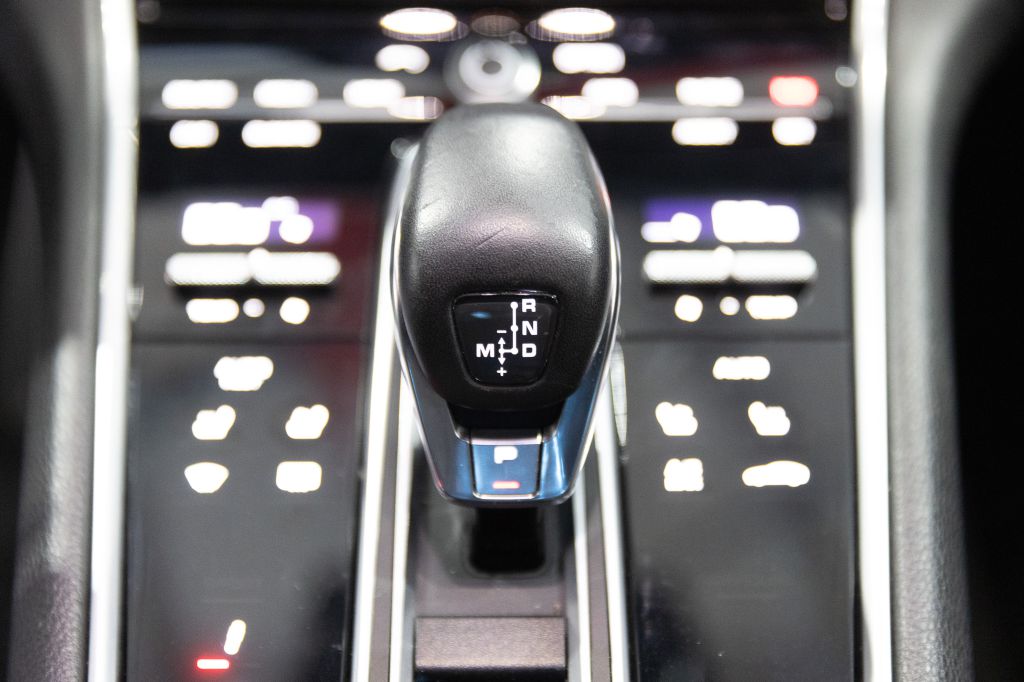 Photo 106 of this PORSCHE PANAMERA