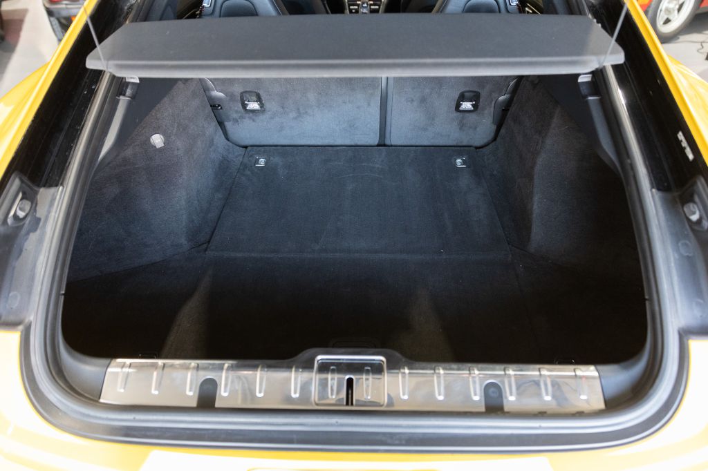 Photo 110 of this PORSCHE PANAMERA