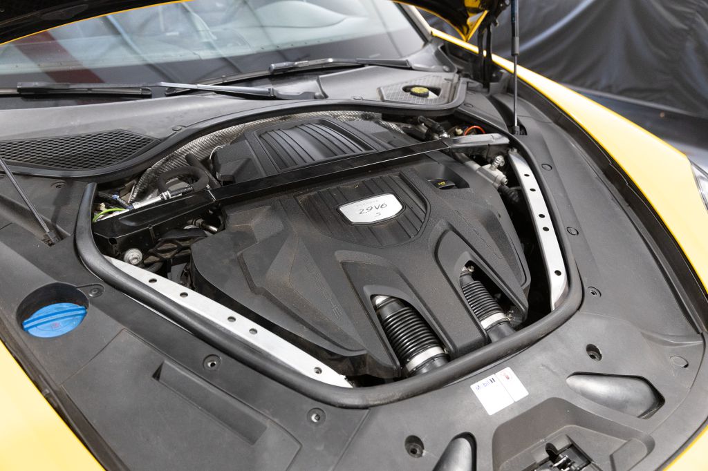 Photo 112 of this PORSCHE PANAMERA