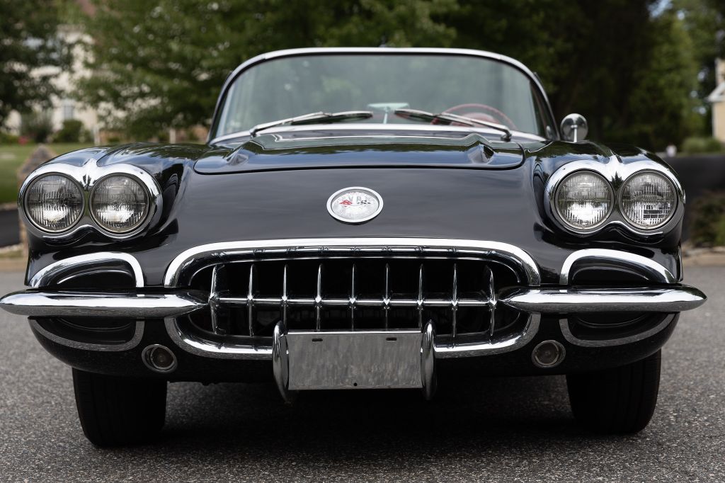 Photo 2 of this CHEVROLET CORVETTE
