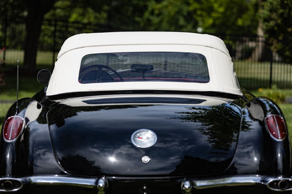 Photo 33 of this CHEVROLET CORVETTE