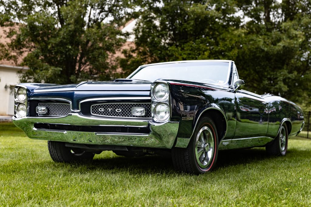 Photo 2 of this PONTIAC GTO