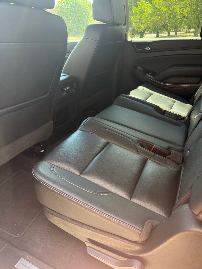 Photo 5 of this CHEVROLET SUBURBAN