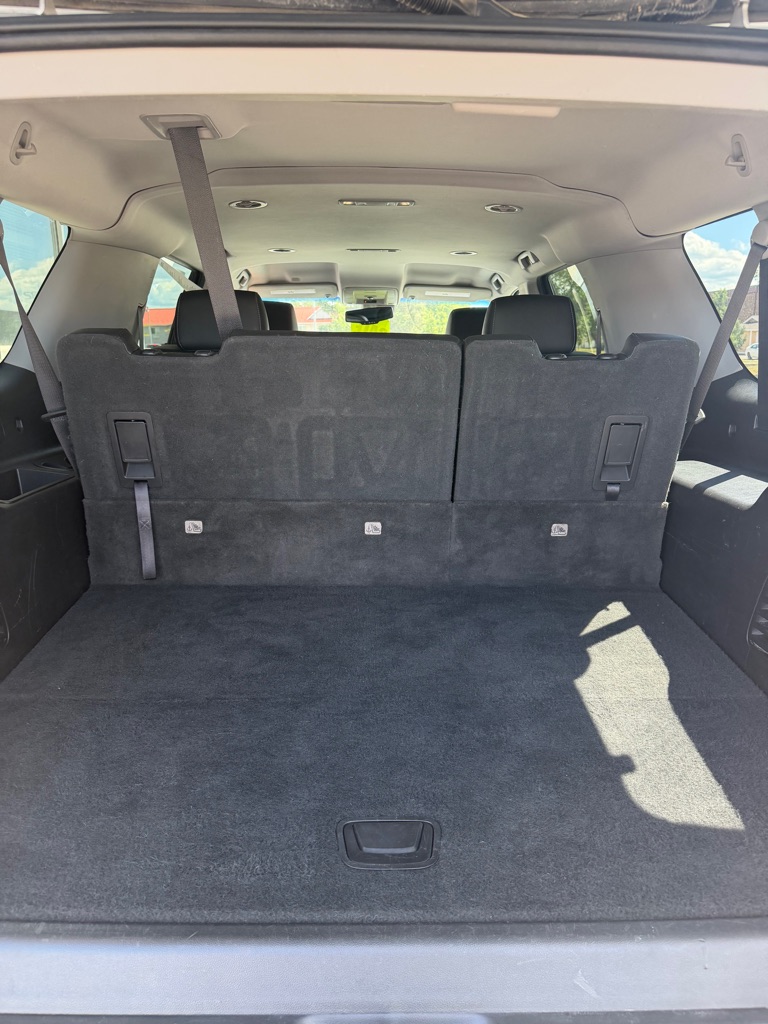 Photo 4 of this CHEVROLET SUBURBAN