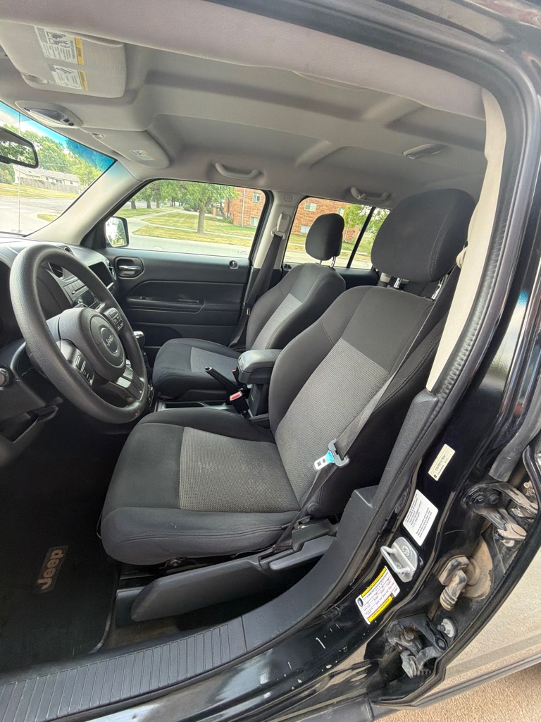 Photo 7 of this JEEP PATRIOT