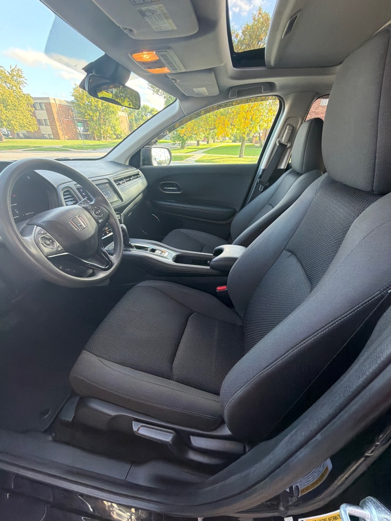 Photo 8 of this HONDA HR-V