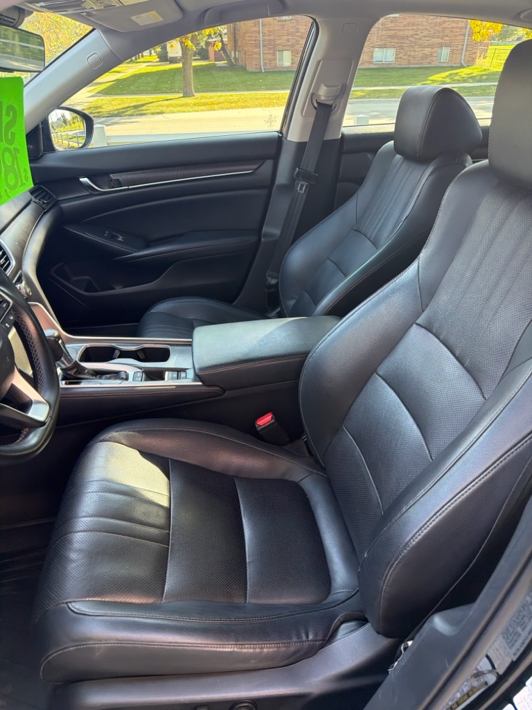 Photo 9 of this HONDA ACCORD